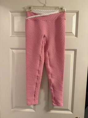 Booty by Brabants two tone, cross over waist leggings. OS pink and white.